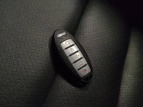 Used 2021 Nissan Rogue SV w/ Premium Package FWD image 32