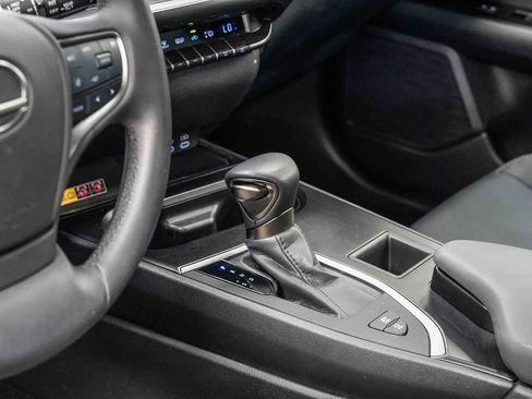 Used 2024 Lexus UX 250h FWD image 24