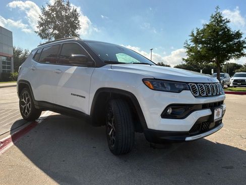 Used 2025 Jeep Compass Limited AWD/4WD image 4