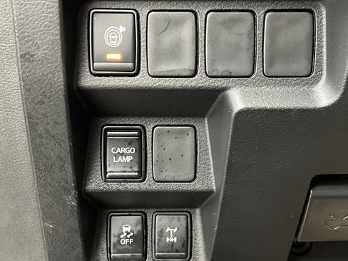 Used 2026 Nissan Frontier PRO-4X AWD/4WD image 46