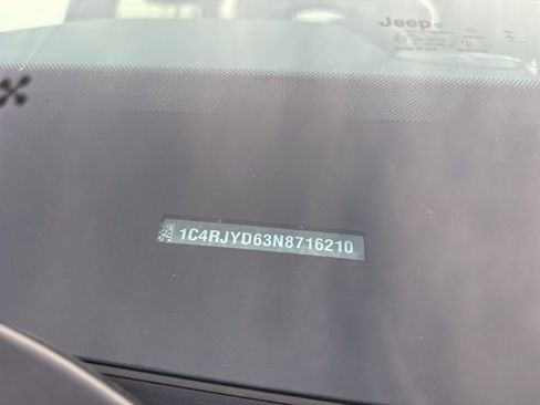 Used 2022 Jeep Grand Cherokee Overland AWD/4WD image 11