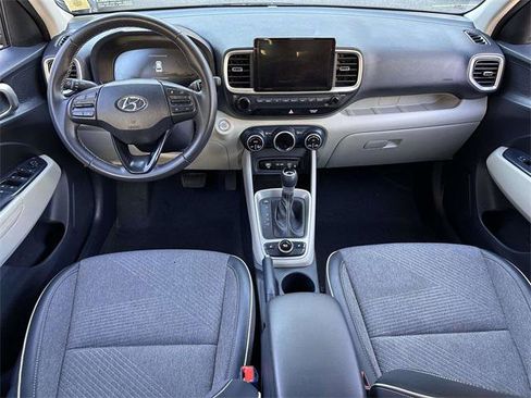 Certified 2025 Hyundai Venue Limited image 18