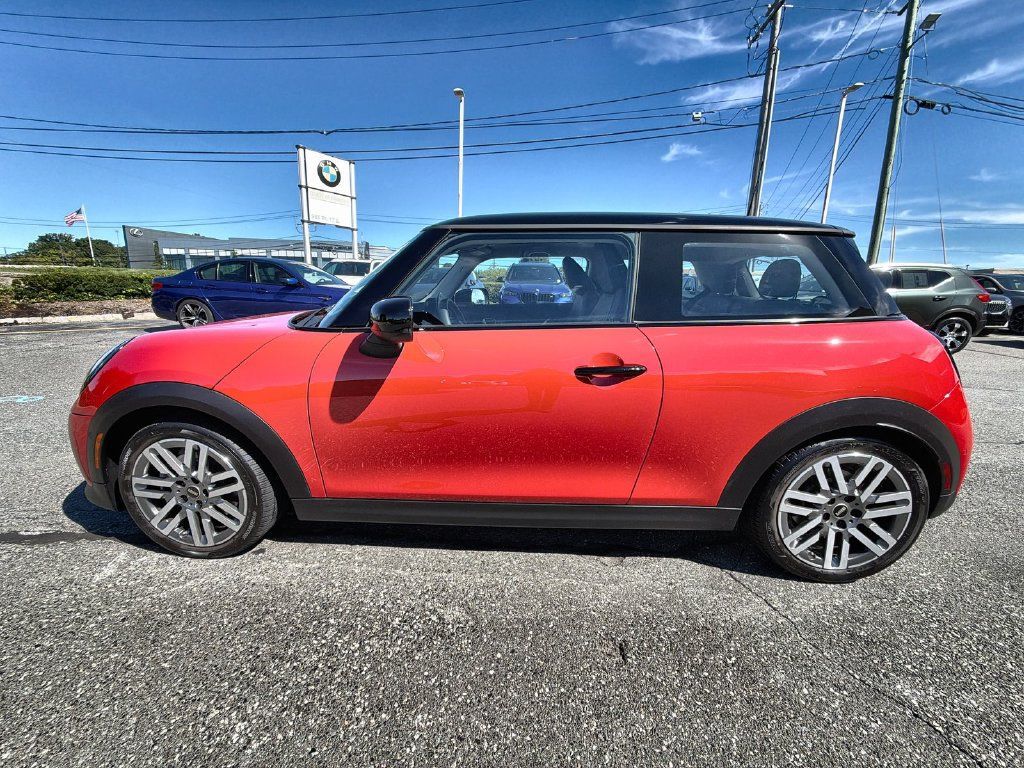 Used 2025 MINI Cooper 2-Door Hardtop FWD image 11
