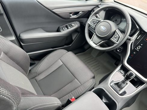 Certified 2025 Subaru Outback Premium AWD/4WD image 9