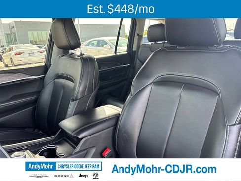 Used 2023 Jeep Grand Cherokee Limited w/ Black Appearance Package AWD/4WD image 16