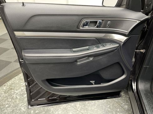 Used 2019 Ford Explorer XLT w/ Equipment Group 202A AWD/4WD image 9