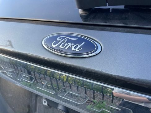 Used 2020 Ford Explorer XLT w/ Equipment Group 202A RWD image 4