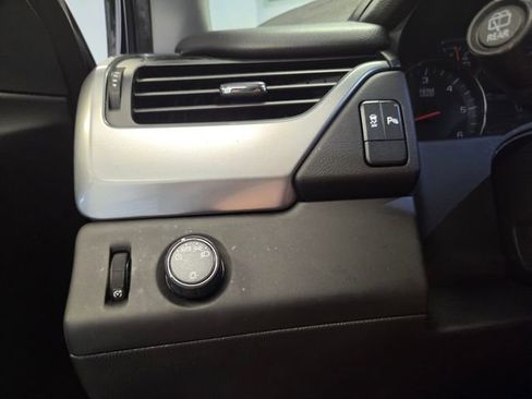 Used 2018 Chevrolet Suburban LS RWD image 26