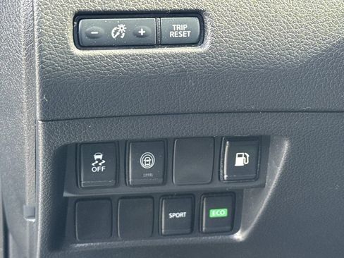 Used 2020 Nissan Rogue S w/ Special Edition Package FWD image 22