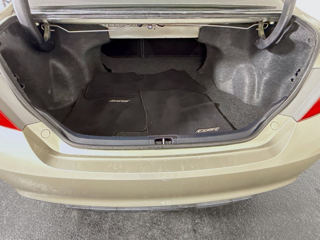 Used 2017 Toyota Camry SE FWD image 33