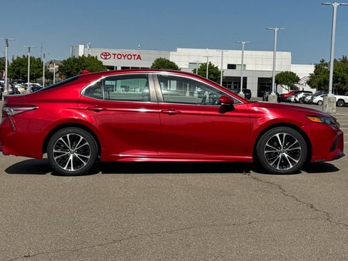 Used 2019 Toyota Camry SE w/ Convenience Package FWD image 3