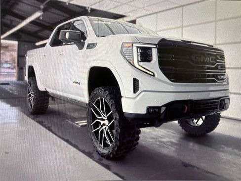 Used 2023 GMC Sierra 1500 AT4 w/ AT4 Premium Package AWD/4WD image 12
