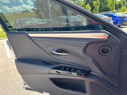 Used 2022 Lexus ES 300h F Sport w/ Accessory Package FWD image 16