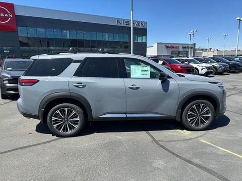 New 2026 Nissan Pathfinder Platinum AWD/4WD image 12