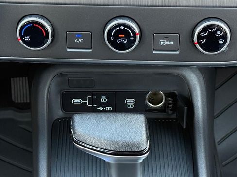 New 2027 Hyundai Kona SE FWD image 23