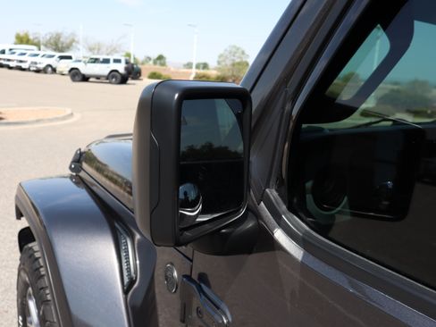 Used 2024 Jeep Gladiator Sport AWD/4WD image 18