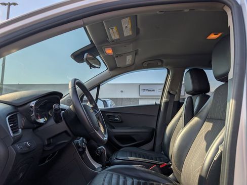 Used 2019 Chevrolet Trax LT w/ LT Convenience Package image 9