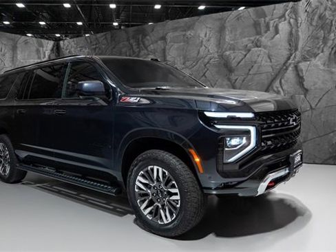 Used 2025 Chevrolet Suburban Z71 image 19