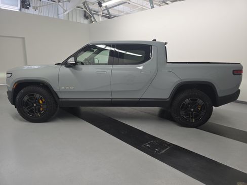 Used 2022 Rivian R1T Adventure AWD/4WD image 2