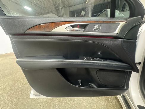Used 2017 Lincoln MKZ Reserve AWD/4WD image 9
