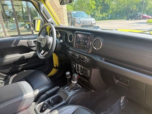 Used 2023 Jeep Wrangler Unlimited Sahara w/ Cold Weather Group AWD/4WD image 28