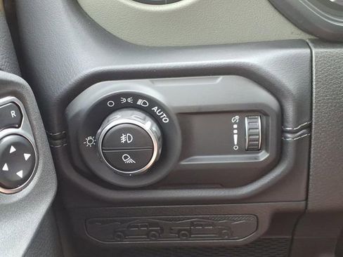 Used 2025 Jeep Gladiator Mojave image 23