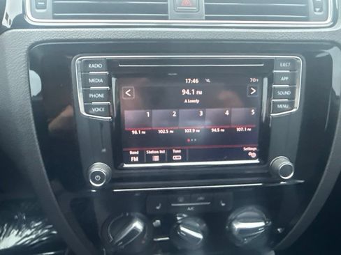 Used 2018 Volkswagen Jetta Sport FWD image 21