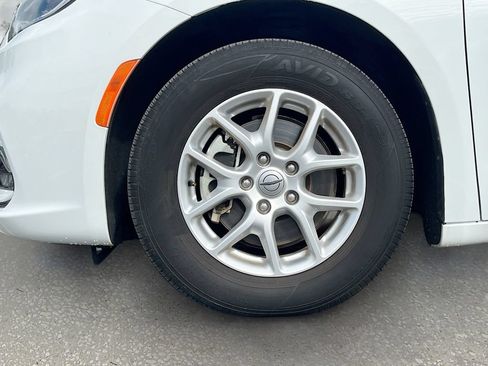 Certified 2023 Chrysler Pacifica Touring-L FWD image 29