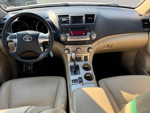 Used 2011 Toyota Highlander SE w/ Tow Pkg AWD/4WD image 14