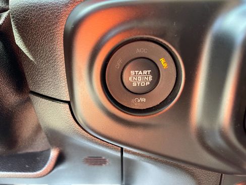 Used 2018 Jeep Wrangler Unlimited Rubicon w/ Steel Bumper Group image 23