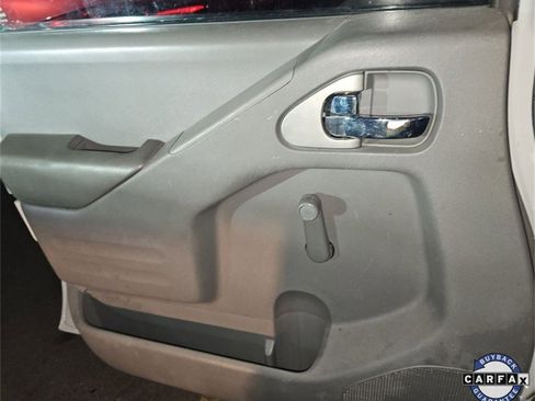 Used 2018 Nissan Frontier S image 10