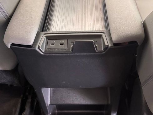 Used 2025 Toyota Sienna XLE AWD/4WD image 30