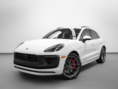 Certified 2025 Porsche Macan GTS image 1
