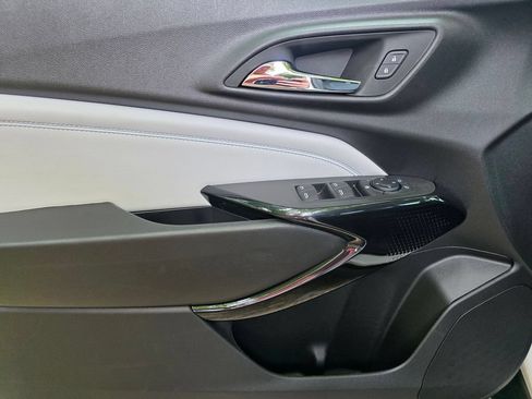 New 2026 Chevrolet Trax LT w/ LT Convenience Package FWD image 14