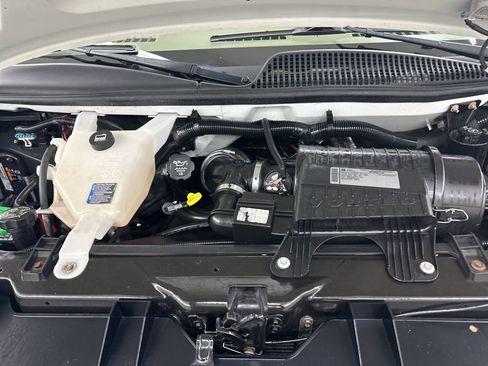 Used 2011 Chevrolet Express 1500 image 18