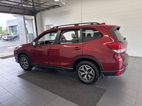 Used 2022 Subaru Forester Premium AWD/4WD image 5