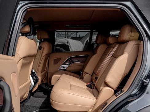 New 2026 Land Rover Range Rover Long Wheelbase SE AWD/4WD image 16