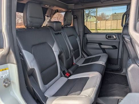 Used 2024 Ford Bronco Black Diamond image 23