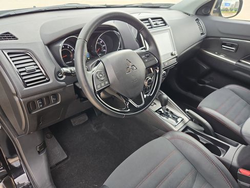 Used 2025 Mitsubishi Outlander Sport AWD image 13