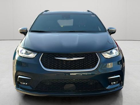 Used 2023 Chrysler Pacifica Pinnacle FWD image 13