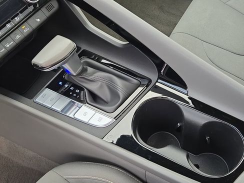 Used 2025 Hyundai Elantra SEL image 29