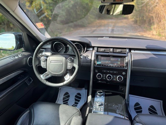 Used 2017 Land Rover Discovery First Edition AWD/4WD image 28