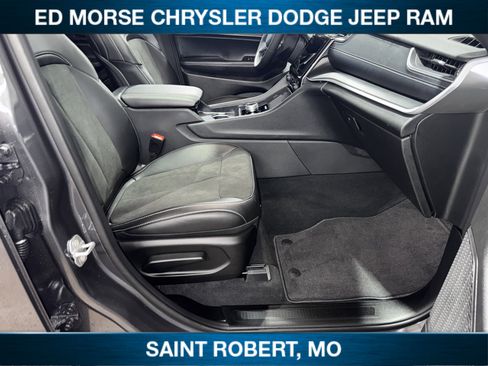 New 2025 Jeep Grand Cherokee Altitude AWD/4WD image 31