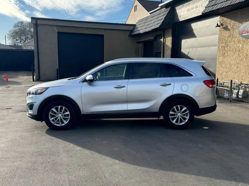 Used 2018 Kia Sorento LX image 11