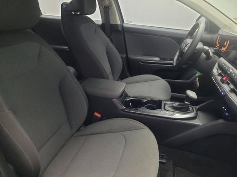 Used 2025 Kia K4 FWD image 21