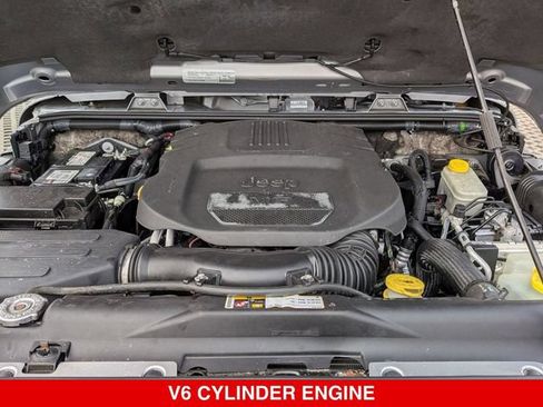 Used 2015 Jeep Wrangler Unlimited Rubicon w/ Connectivity Group AWD/4WD image 32