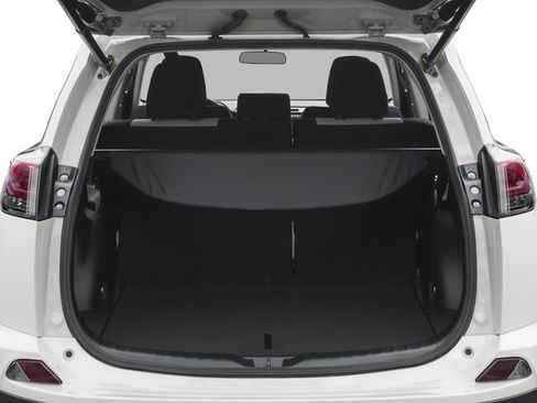 Used 2018 Toyota RAV4 XLE AWD/4WD image 12