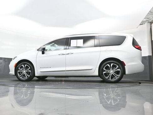 Used 2026 Chrysler Pacifica Pinnacle AWD/4WD image 33