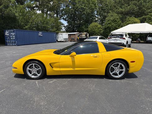 Used 2000 Chevrolet Corvette Coupe w/ Roof Pkg RWD image 8
