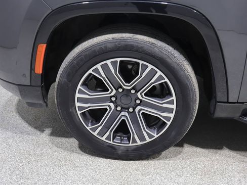 Used 2022 Jeep Wagoneer Series III AWD/4WD image 9